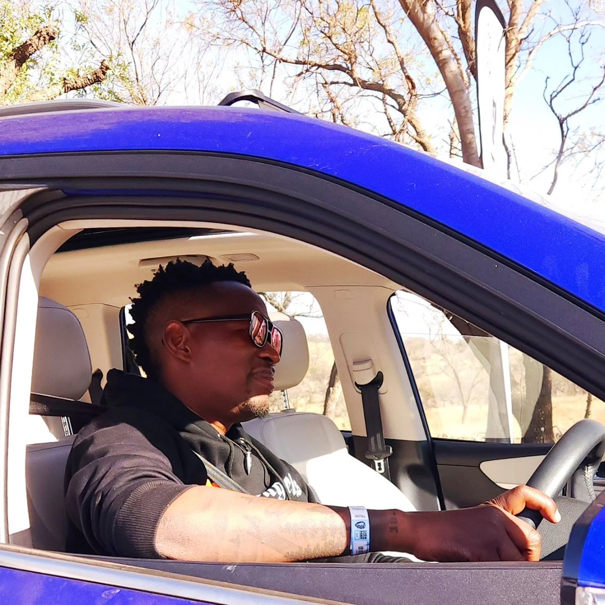 Mahindra_SA's tweet photo. Say cheese!📸

It's selfie time at #FOBM. Capture the moment, and share your XUV700 selfies for a chance to win an incredible hamper.🎁 Don't miss this opportunity to take home some awesome goodies!🤩

#MahindraSA #XUV700 #MahindraSA #FOBM #BlackMotion https://t.co/p3uHGAYlte