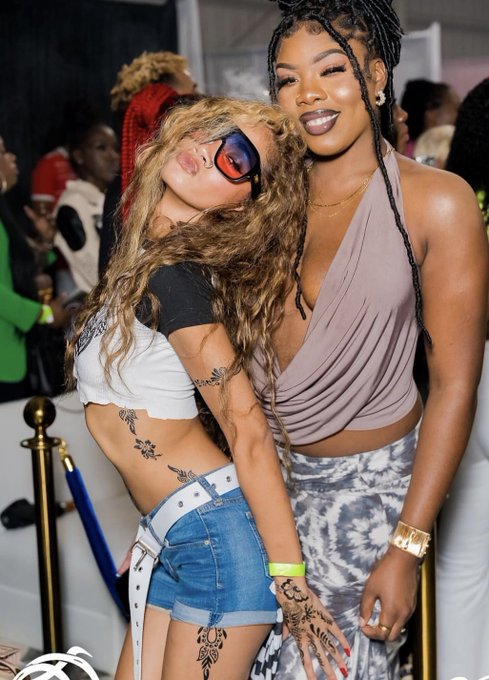 💋 https://t.co/pyihxTUaa3<a href="/tag/mondayzzz"class="tags"><span>#mondayzzz</span></a>