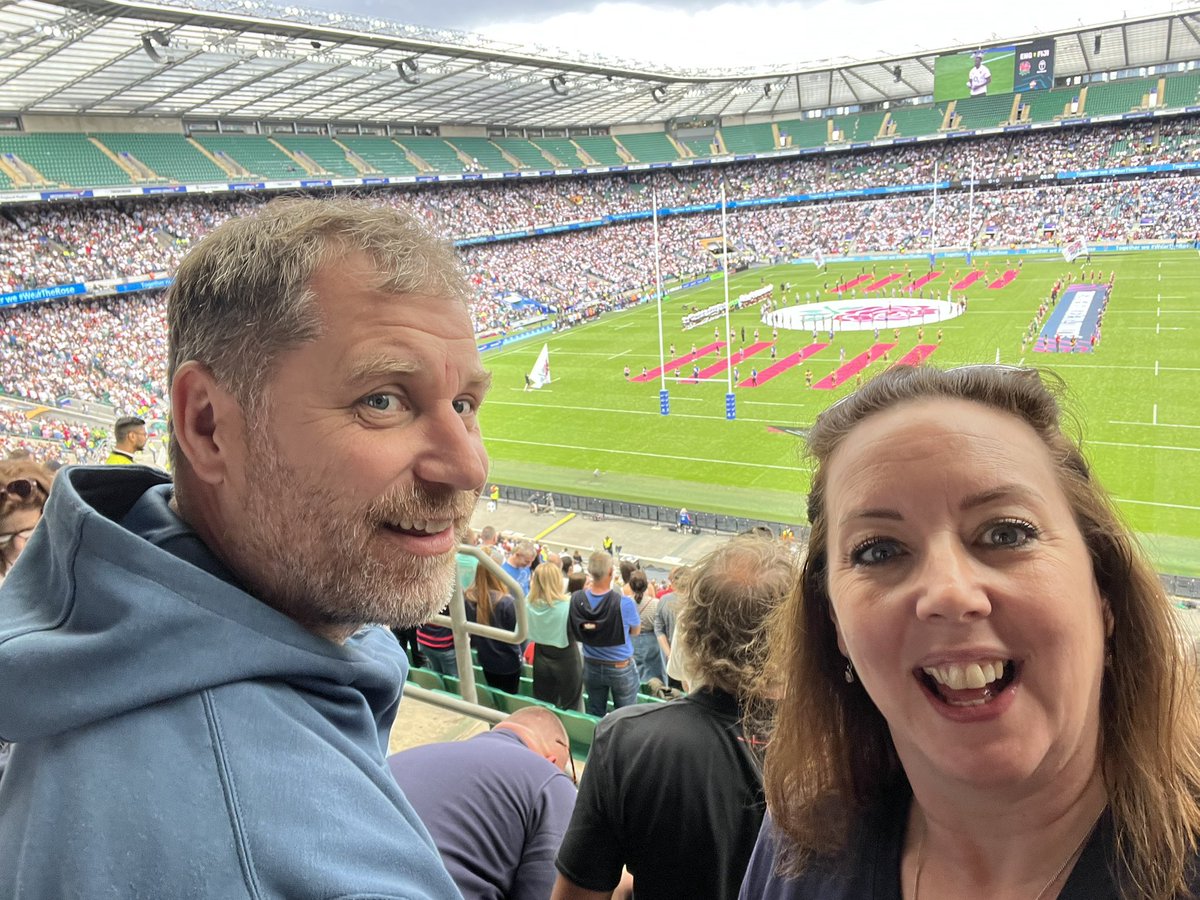 lindseymjay's tweet photo. Celebrating the birthday boy at @Twickenhamstad with @EnglandRugby  🤞 for a win 🍻🏉🏴󠁧󠁢󠁥󠁮󠁧󠁿vs 🇫🇯 https://t.co/9wsGKwhU8s