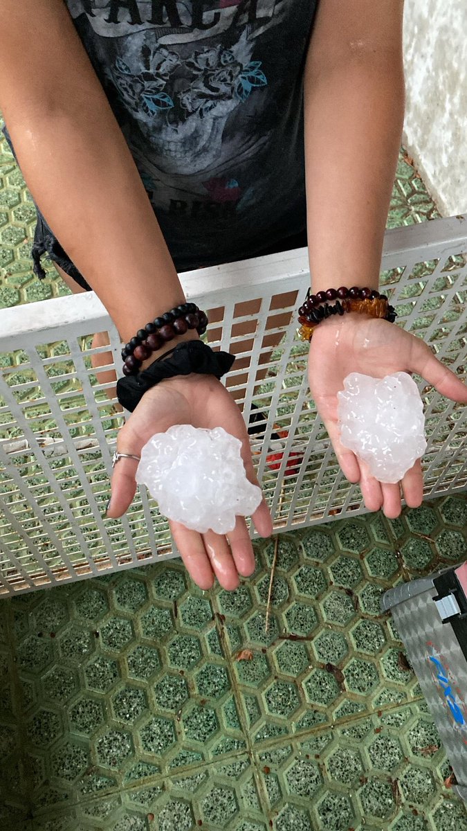 cutxamande's tweet photo. Atenció a la mida de la pedra que acaba de caure a la Sénia!😳⚠️ (@Robertbv_19 ) https://t.co/MeMnR8Ehwg