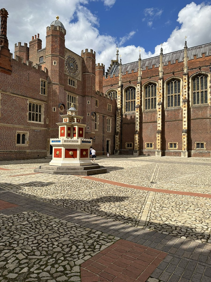 #Hampton Court Palace, #London
