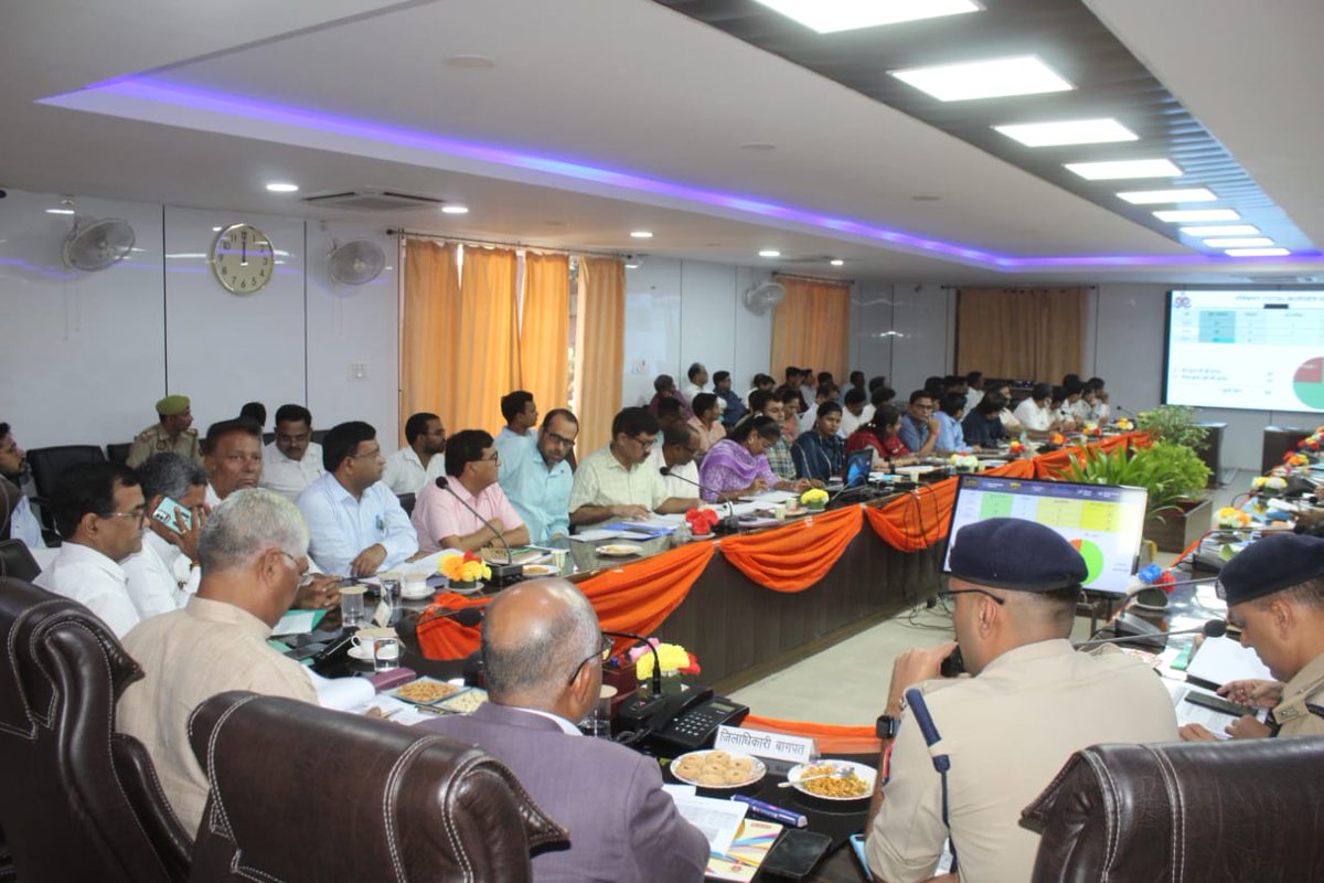 मा0  <a href="/JaswantSainiBJP/">Jaswant Singh Saini</a>  जी जनपद प्रभारी मंत्री,माननीय राज्य मंत्री संसदीय कार्य एवं औद्योगिक विकास विभाग उत्तर प्रदेश ने  कलेक्ट्रेट सभागार मे सर्वोच्च प्राथमिकता वाले कार्यक्रमो एवं स्वास्थ्य विभाग आदि के संबंधित अधिकारियो के साथ समीक्षा बैठक की  <a href="/BagpatDm/">DM Baghpat</a> <a href="/brajeshpathakup/">Brajesh Pathak</a>