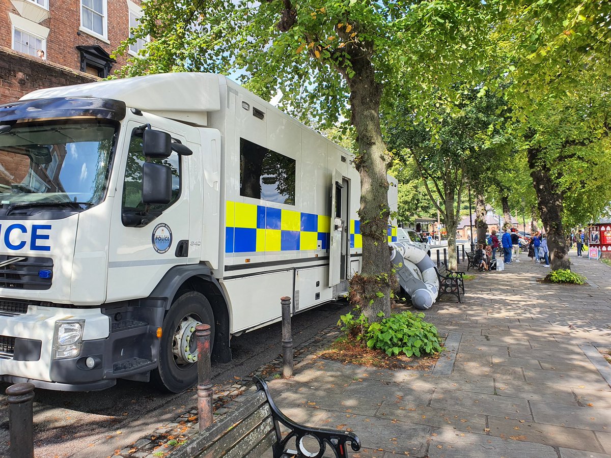 NWPoliceDivers's tweet photo. Public engagement day 'Op Oxygen' a drowning prevention day, promoting #watersaftey #floattolive #StaySafe spoke with #cleanDee #RiverDee and Chester MP @SamanthaDixonMP
@PoliceChester #thegroves @CheshireFire @ChesterCityPol https://t.co/d4mScEucEg