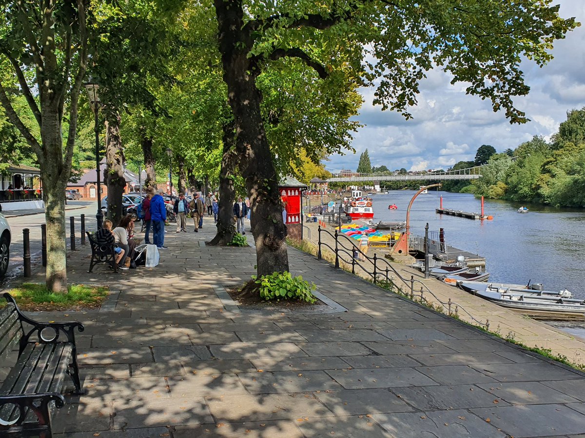 NWPoliceDivers's tweet photo. Public engagement day 'Op Oxygen' a drowning prevention day, promoting #watersaftey #floattolive #StaySafe spoke with #cleanDee #RiverDee and Chester MP @SamanthaDixonMP
@PoliceChester #thegroves @CheshireFire @ChesterCityPol https://t.co/d4mScEucEg
