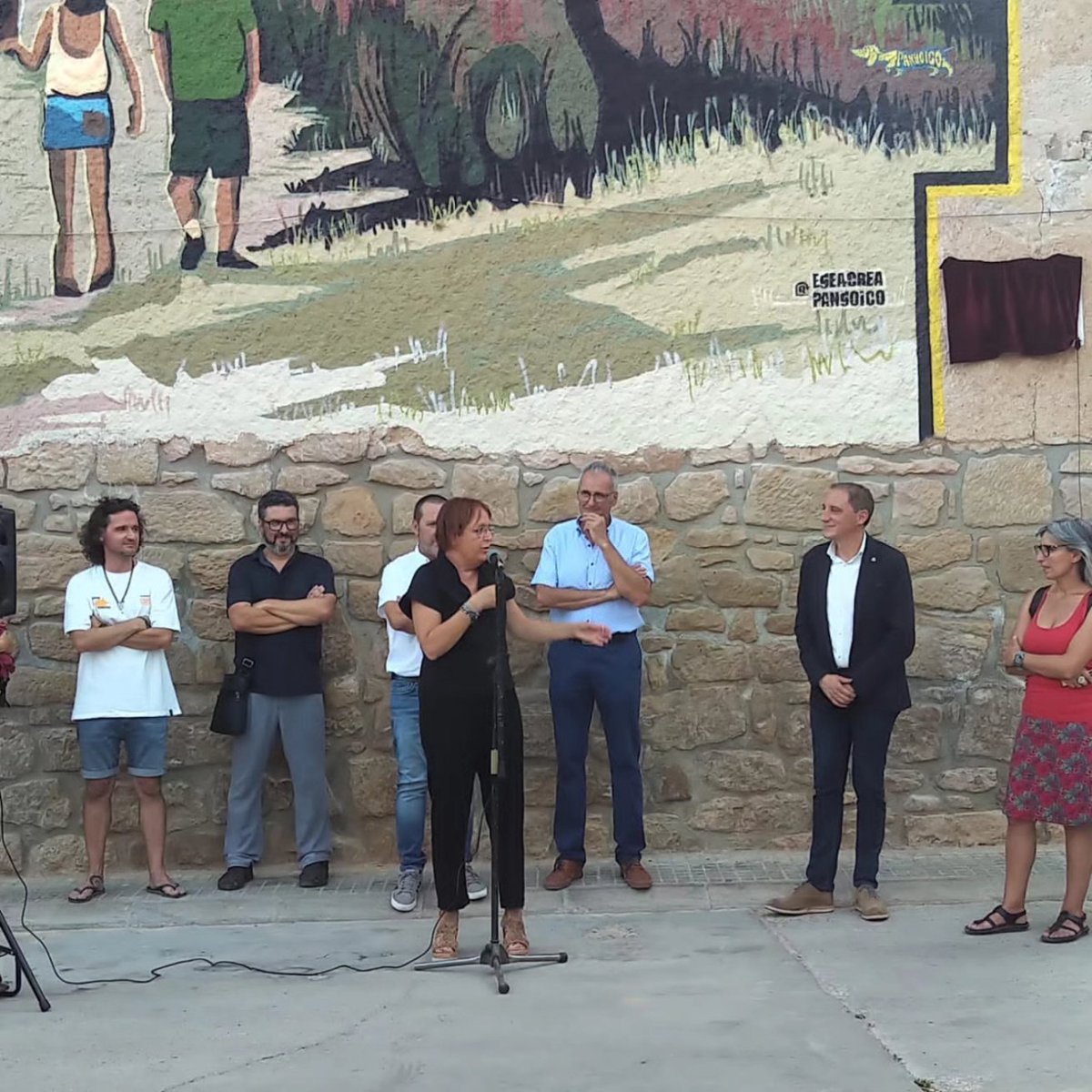 universpujol's tweet photo. Ahir vam inaugurar oficialment el mural homenatge al mestre Emili Pujol creat per @egeacrea i @pangoico. Una fita para la història a #Torrebesses
Parlaments i música del mestre Emili Pujol. Finançat per @eurenext @governlleida @DiputacioLleida @IEILleida @AgenTorrebesses https://t.co/IS6noO1hGK
