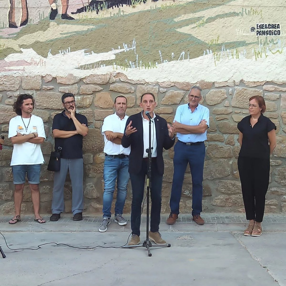 universpujol's tweet photo. Ahir vam inaugurar oficialment el mural homenatge al mestre Emili Pujol creat per @egeacrea i @pangoico. Una fita para la història a #Torrebesses
Parlaments i música del mestre Emili Pujol. Finançat per @eurenext @governlleida @DiputacioLleida @IEILleida @AgenTorrebesses https://t.co/IS6noO1hGK