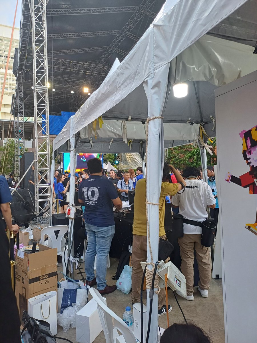mikkipastel's tweet photo. ในงานนี้ถ่ายทอดบูธ D.OASIS ด้วย มีสัมภาษณ์ คุณปุ้ม และอาจารย์ไซสตรีม #sandbox experience สดด้วยล่ะ ประหนึ่งตีมเม้อท่านหนึ่ง #humanxclub https://t.co/M1n8iHtuIK