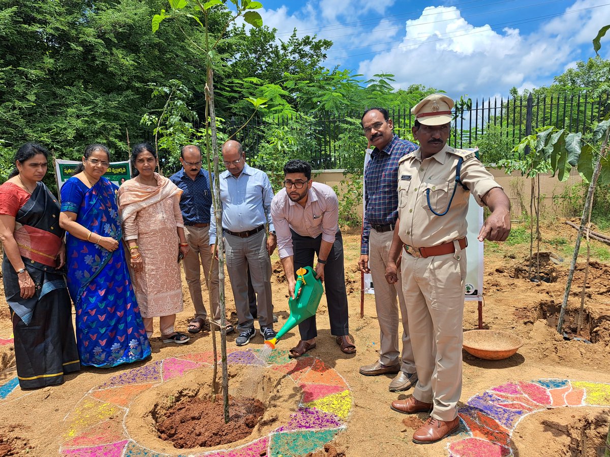 Today ACLB Sir, participated in the 1 Day - 1 Crore plantation drive @IDOC Collectorate Medchal Malkajgiri @ along with all the district officials & staff @Collector_MDL @cdmatelangana