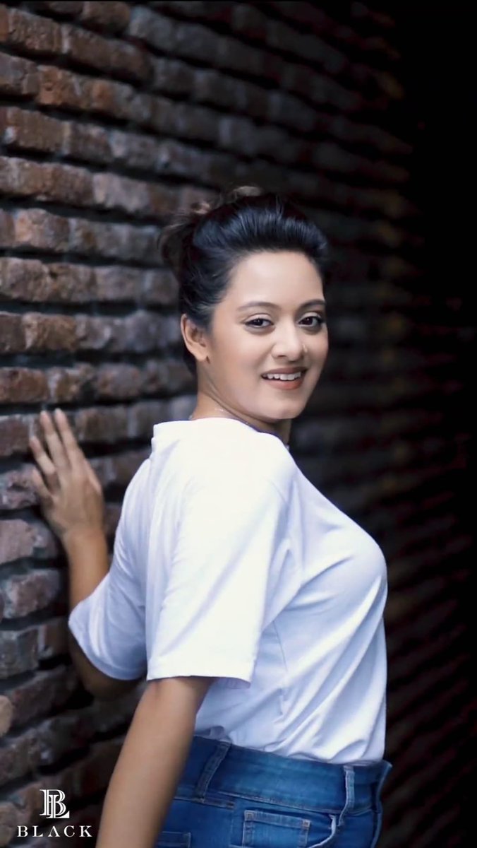 আমার সাইজ যে বলতে পারবে। তাকে নিয়ে ঘুরতে যাবো