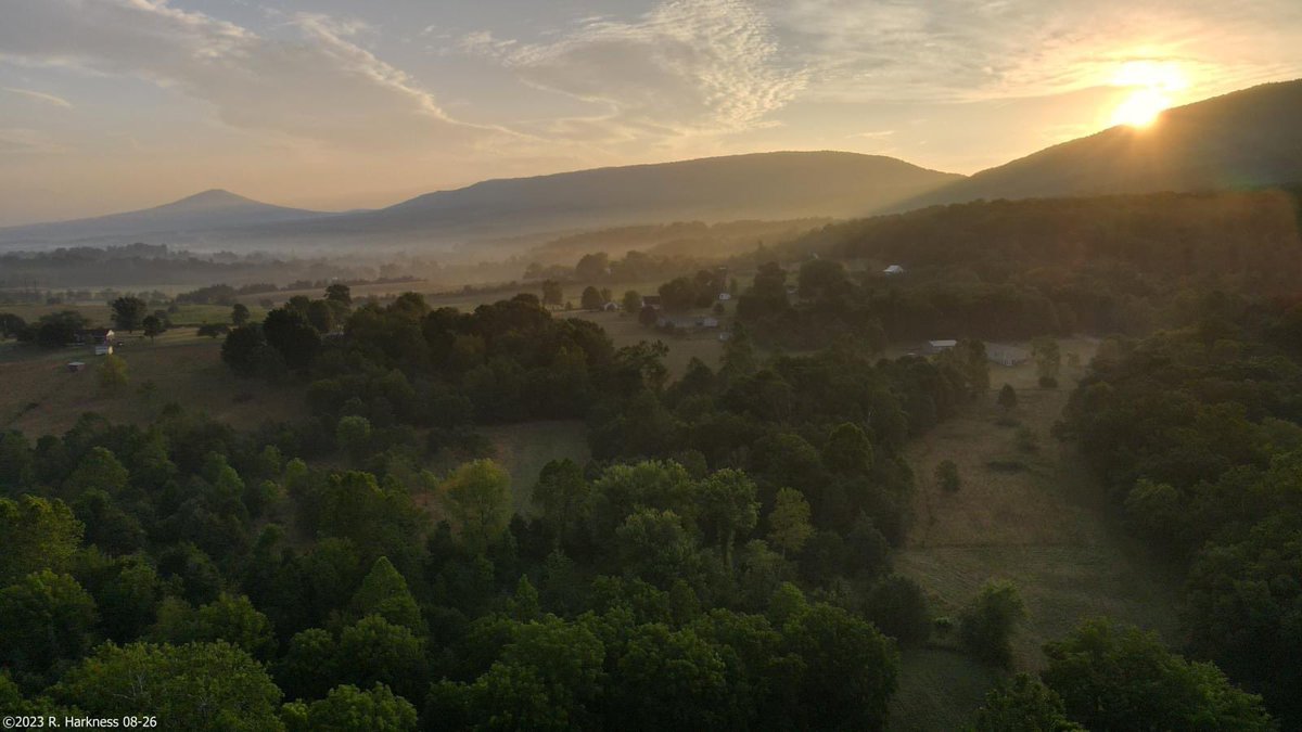 SVAAlumniAssoc's tweet photo. Sabbath sunrise #WhereshinestheBigVirginiaSun☀️ #ShenandoahValleyAcademy #ServeChrist #ValueKnowledge #AcceptaLifeofService https://t.co/0BIwhaezrT