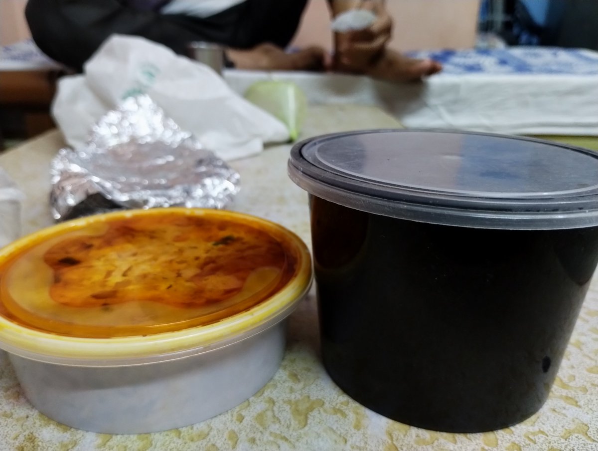 AshTechHub's tweet photo. @SwiggyCares now customers are being cheated openly I ordered a 500ml qty panner lababdar &amp; see the qty they have sent do mind this costs ₹300 delivery partner also took the order to some place away and came back in 2 hrs I mean this is ridiculous see how it looks against 500ml https://t.co/1B60iUwctZ