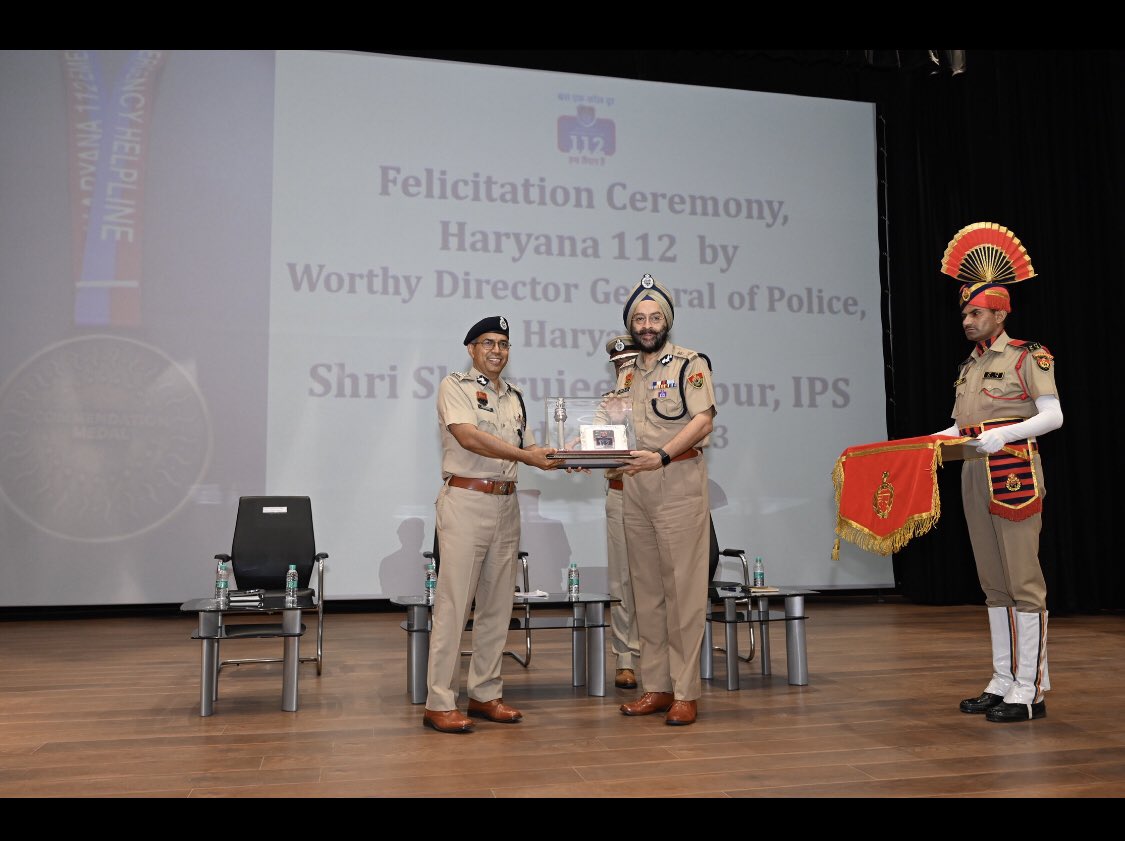 112Haryana's tweet photo. @DGPHaryana Sh. Shatrujeet Kapur, IPS, along with other officers visited SERC, 112Hry today. @aschawlaips briefed him about the progress of the project.  DGP Haryana also felicitated the best performers of 112Hry. https://t.co/6mzQhyCSXQ