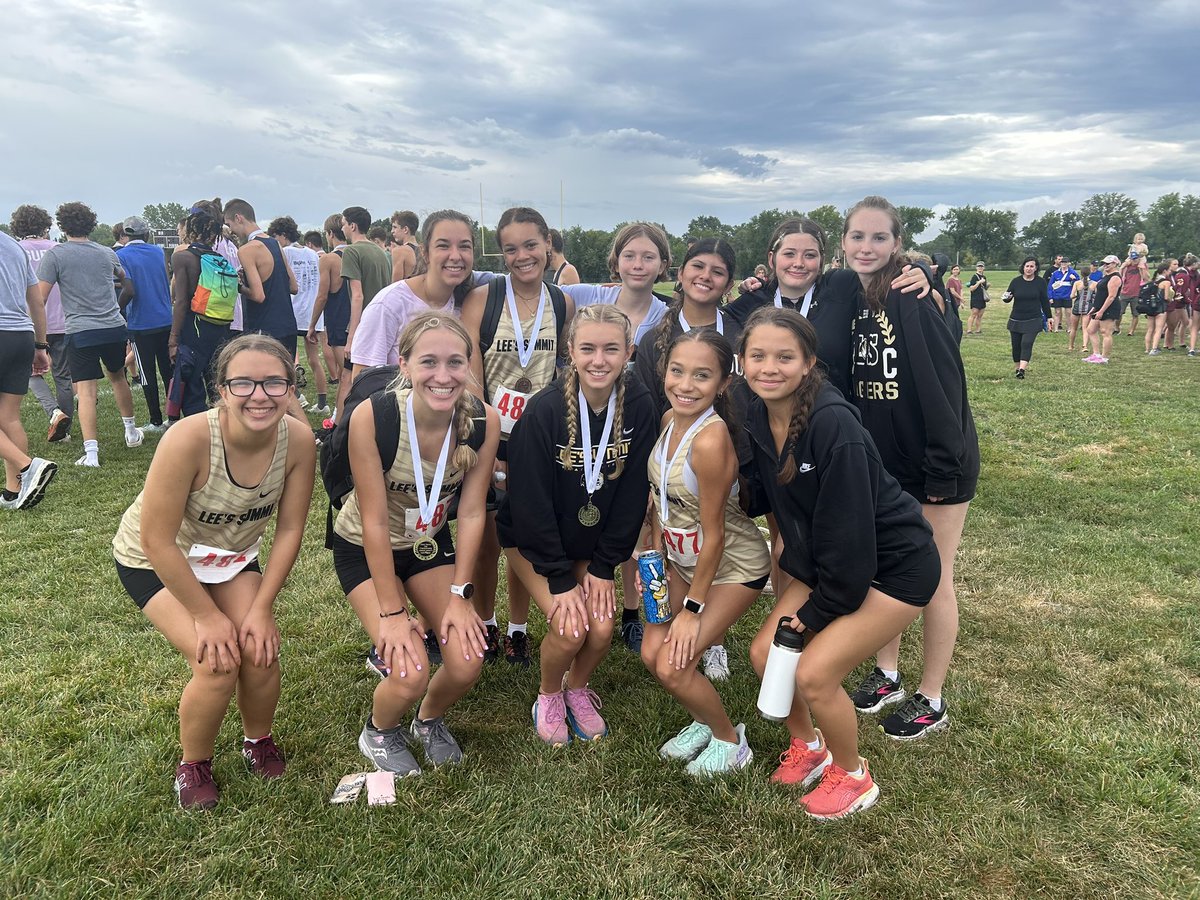 LSHSGirlsTFXC's tweet photo. What a great morning for our first XC meet!  7 individual medals and a race champion! #LSHSXC 🐅 https://t.co/GMWKgsbkWm