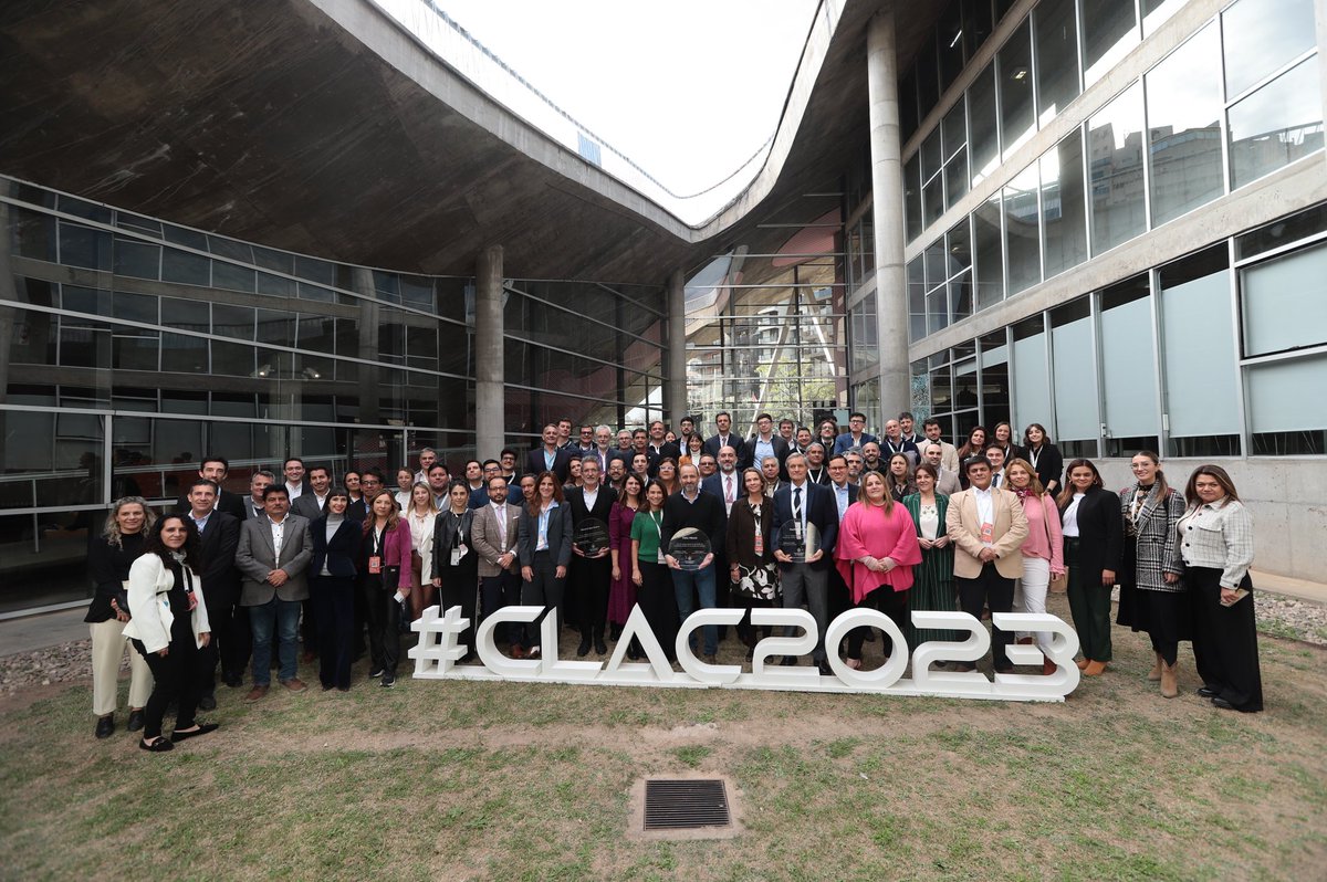 La foto oficial del #CLAC2023 📸

👥 Dos jornadas con 500 participantes
🌎 15 países
🇦🇷 12 provincias
🗣️ + 30 speakers
🎙️+ 7 sesiones
🇪🇦 Idiomas en simultáneo 🇬🇧

Una experiencia global en #CórdobaCapital 🌐

#Clusters #Latinoamerica #Innovacion