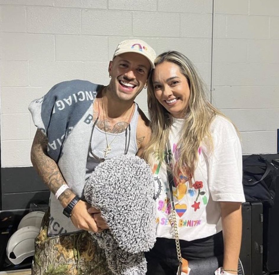 feidsite's tweet photo. Feid ayer en el concierto de Karol G. 💚✨ https://t.co/EhgBsqzhrf