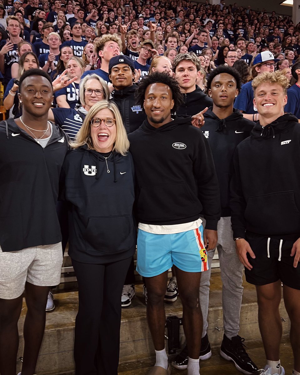 USUAthletics's tweet image. BIG TIME in The Spectrum last night with @usuHURD! 

These new freshman are LOUD!