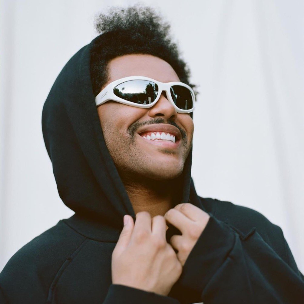 🏆 The Weeknd vient de devenir l’artiste masculin le plus écouté au Monde sur toutes les plateformes de streaming ! 

Il surpasse Travis Scott qui occupait cette position.