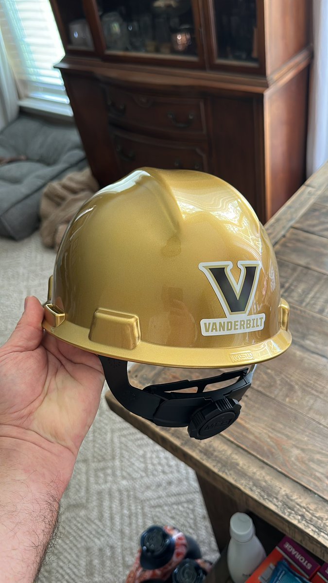 etbouch's tweet photo. Ready to embrace the grit! Letโs Go!!#AnchorDown #Hardhat #VanderBUILT #SeasonOfConstruction https://t.co/teMwVh3UFD