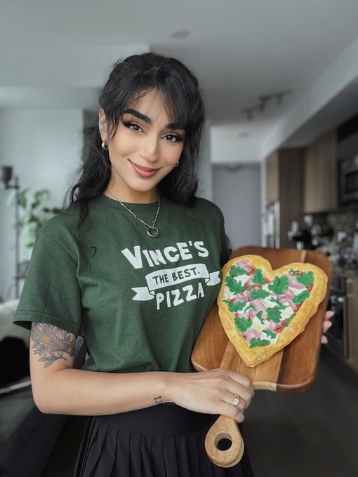 kale, ever heard of it pizza boy? 🍕 if you see a walking advertisement for Little Italy at FanExpo, say