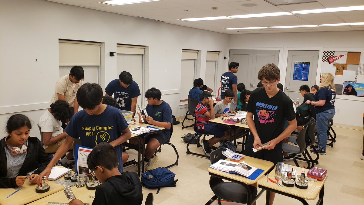 MOmilianMFS's tweet image. MFS is hosting
200 students for the NJ FIRST FTC Robotics workshop today @mfsfox