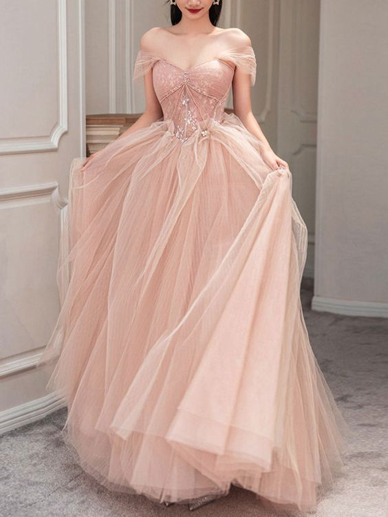 Feomariatheresa's tweet photo. 💎#RP_DIANASSBALL
Lady Feodora Maria Theresa Carrington
( @THEDIANASS_OFC )

26 August 6.00PM

ณ บ้านคาร์ริงตัน ช่วงเวลาอันแสนวุ่นวายของการประทินโฉมสตรีสาวได้จบสิ้นลงฟีโอโดร่าถูกพาขึ้นรถม้าอีกครั้งเพื่อมุ่งหน้าตรงไปยังพระราชวังหลวง https://t.co/F4l6zAIvai
