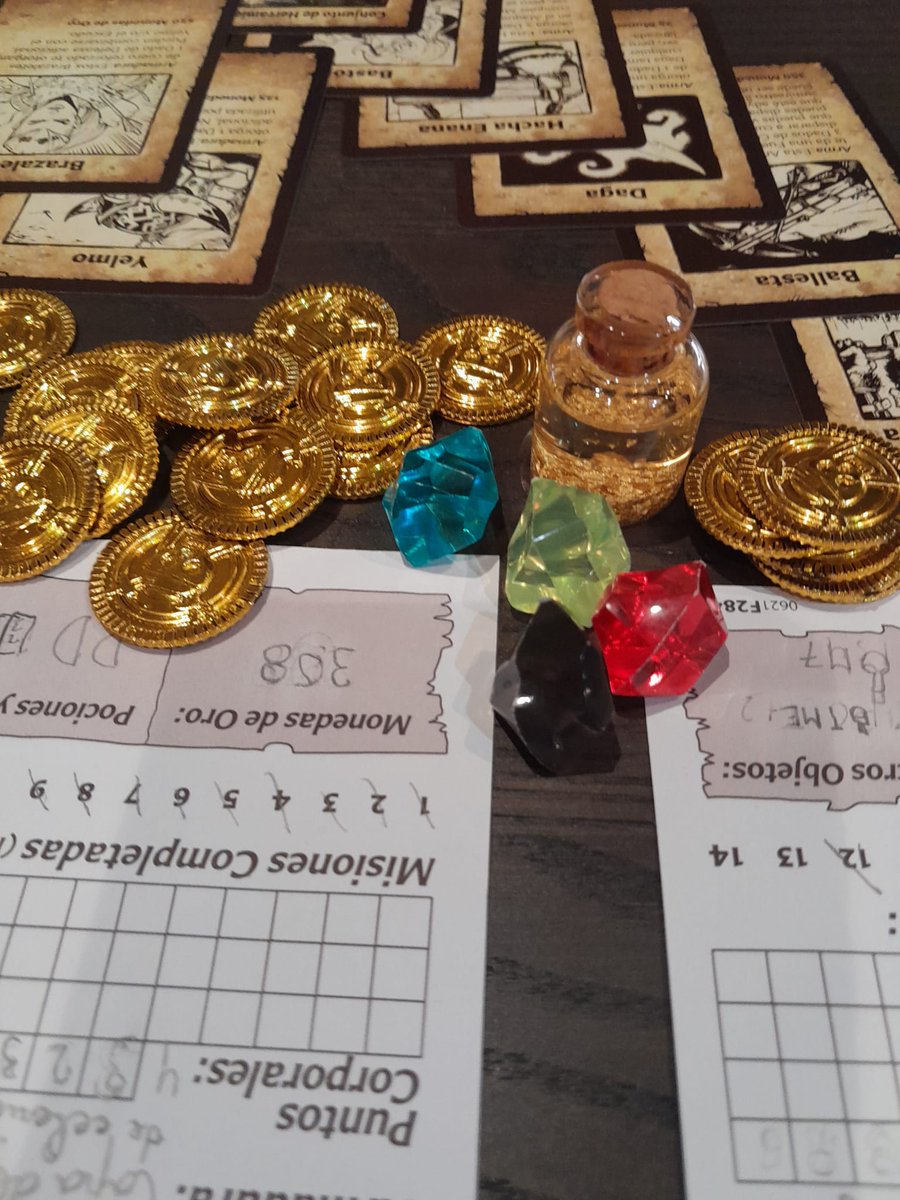 baito101's tweet photo. Hoy la partida con atrezzo para monedas, gemas, anillos y pociones 😊
#HeroQuest https://t.co/p2XHn1E4mj