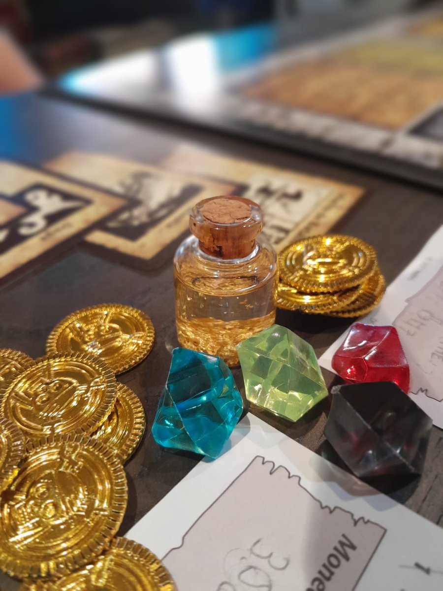 baito101's tweet photo. Hoy la partida con atrezzo para monedas, gemas, anillos y pociones 😊
#HeroQuest https://t.co/p2XHn1E4mj