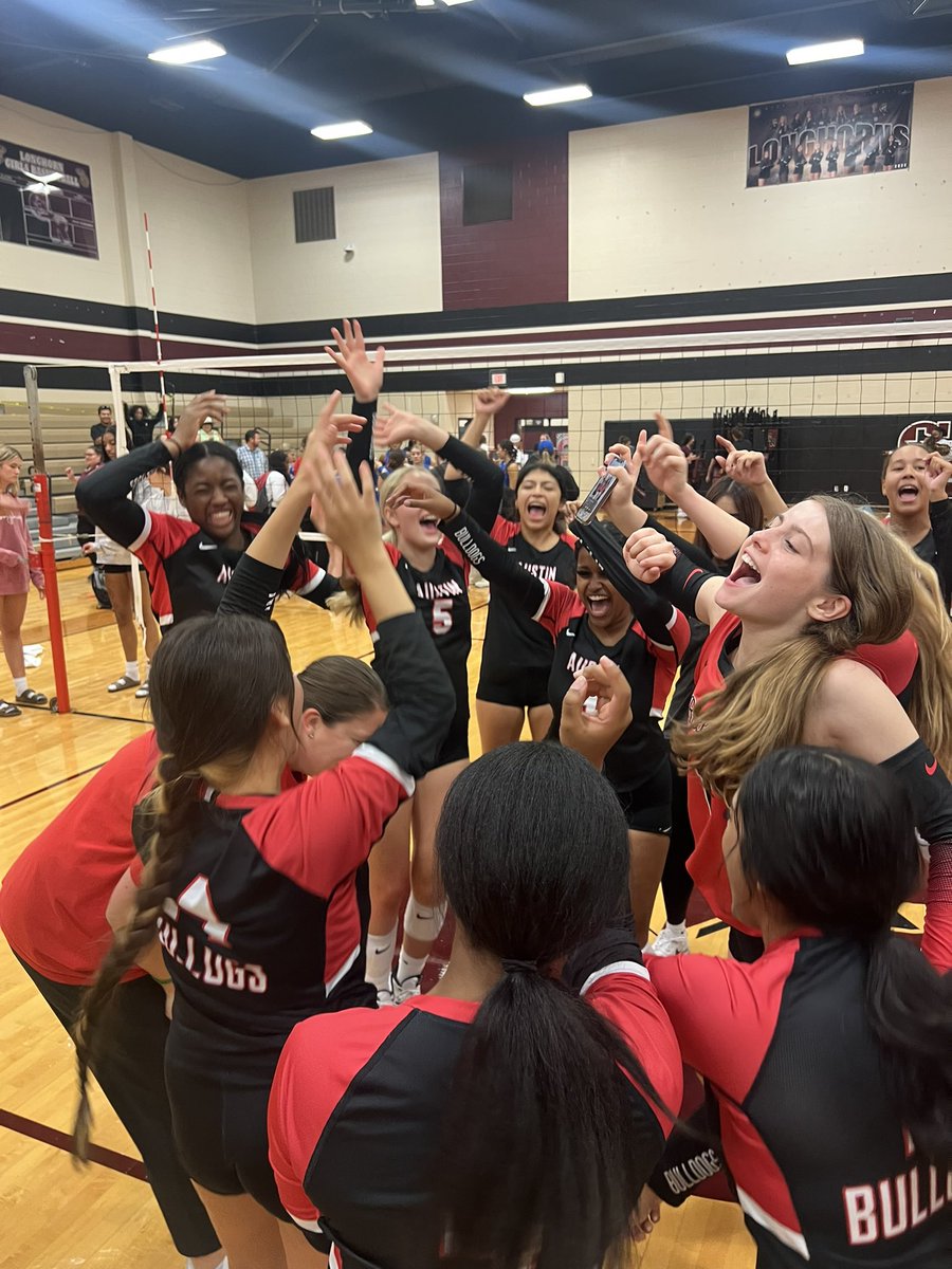 AustinBulldogVB's tweet photo. Went 5-1 over the past three days in the Battle of the Brazos and wrapped up tournament season with winning the silver bracket! So excited to bring some hardware back to @SFAHS_Bulldogs!!! So proud of this team! Ready to face George Ranch on Tuesday at home! BE THERE!!! #ALLIN https://t.co/Smangde9P3