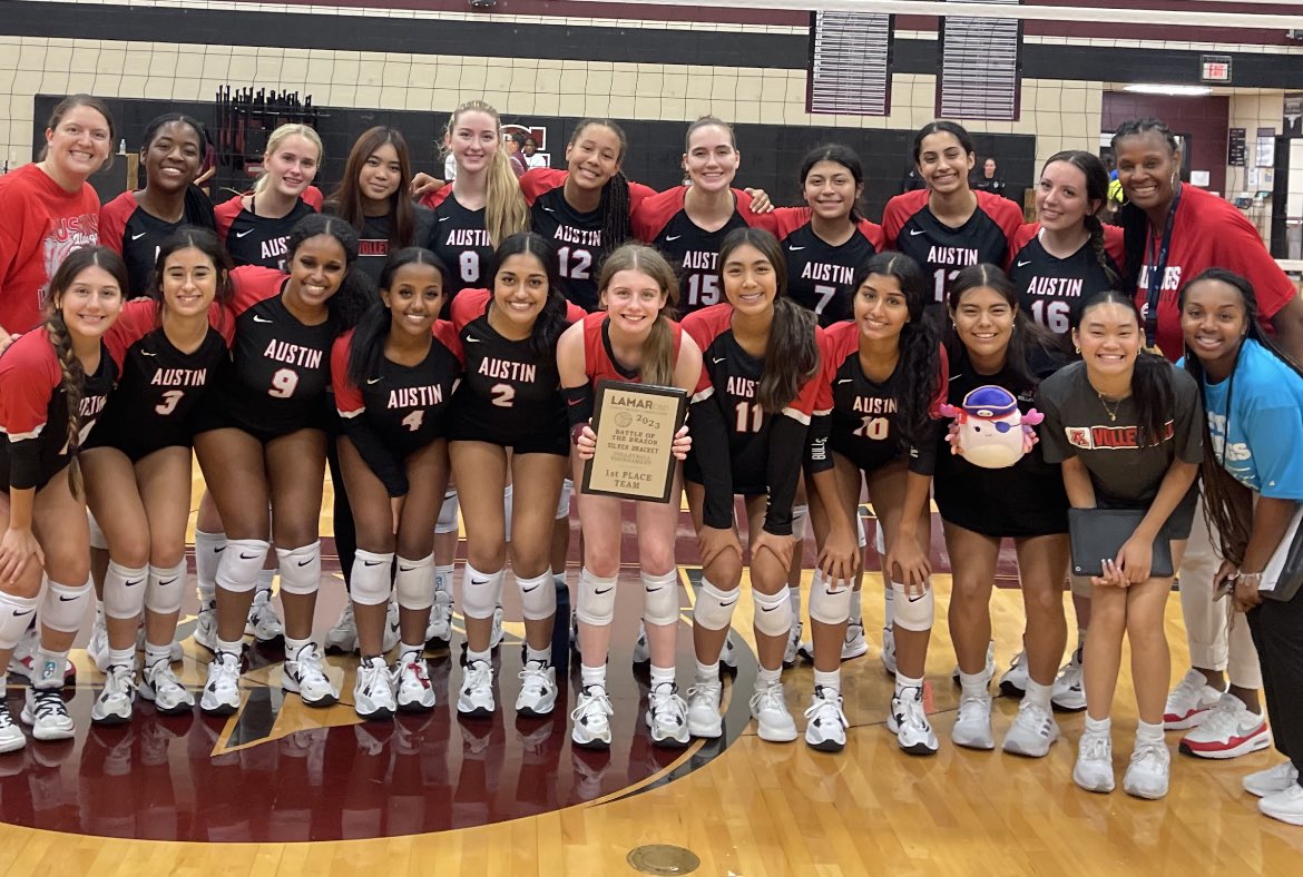 AustinBulldogVB's tweet photo. Went 5-1 over the past three days in the Battle of the Brazos and wrapped up tournament season with winning the silver bracket! So excited to bring some hardware back to @SFAHS_Bulldogs!!! So proud of this team! Ready to face George Ranch on Tuesday at home! BE THERE!!! #ALLIN https://t.co/Smangde9P3