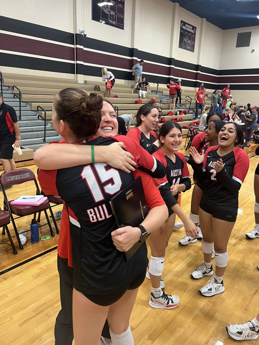 AustinBulldogVB's tweet photo. Went 5-1 over the past three days in the Battle of the Brazos and wrapped up tournament season with winning the silver bracket! So excited to bring some hardware back to @SFAHS_Bulldogs!!! So proud of this team! Ready to face George Ranch on Tuesday at home! BE THERE!!! #ALLIN https://t.co/Smangde9P3