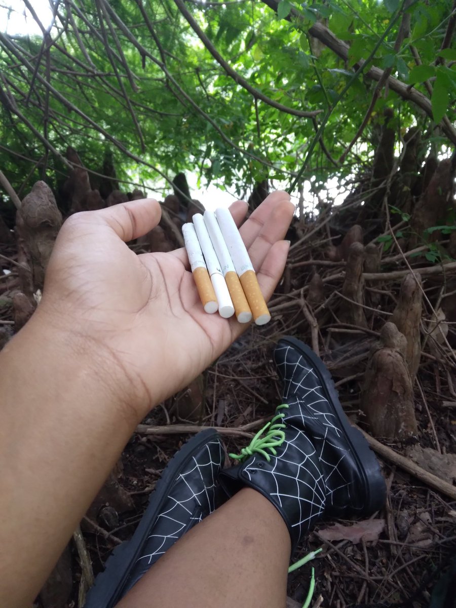 FinallyBones's tweet photo. College has been so great for my restricting honestly. It's just a matter of being able to say no to my friends offering me food https://t.co/j2Dq2kCwYi