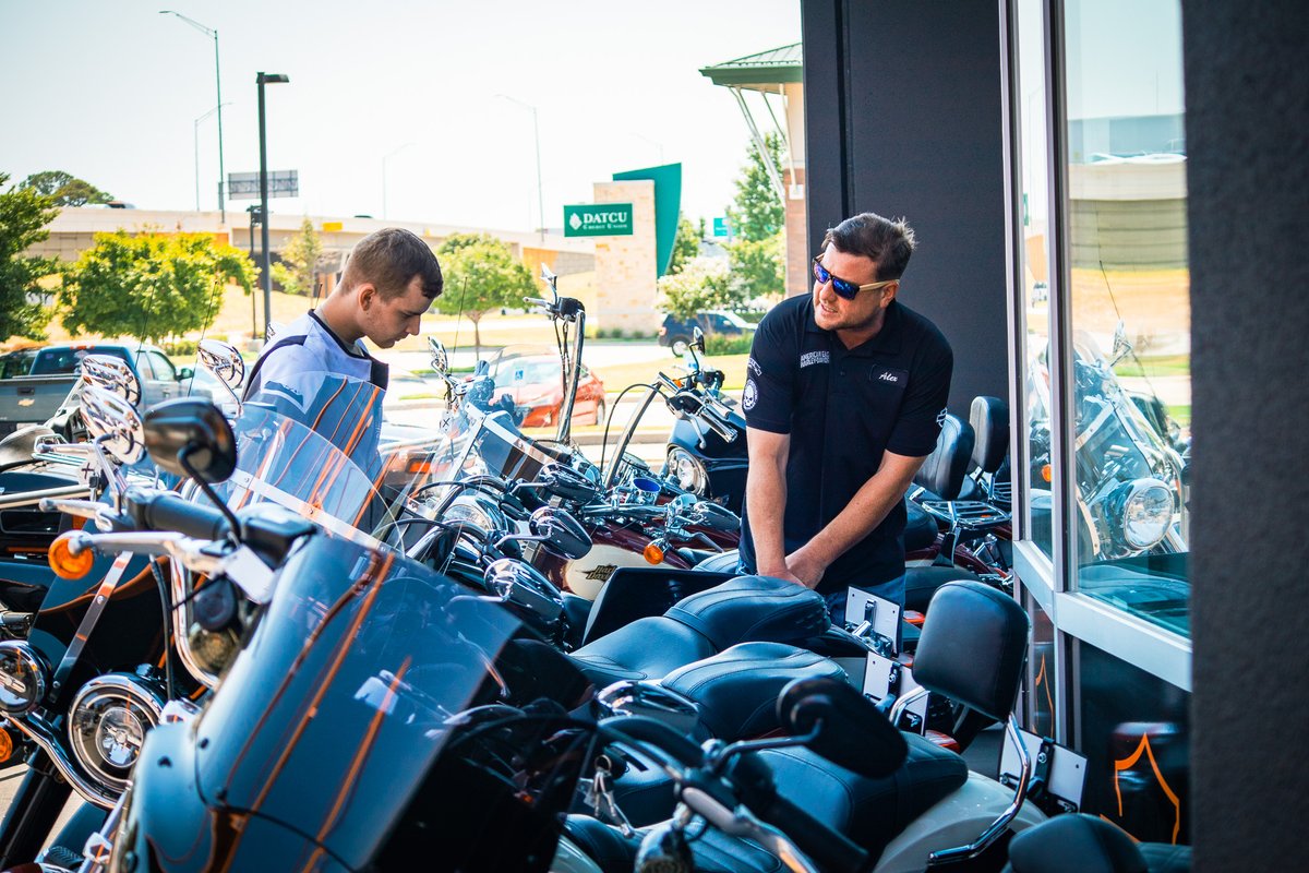 AEHD_KickAss's tweet photo. Thank you to everyone who came out and had a kick-ass time with us today!! 😃 🇺🇸 🦅 #harley #aeharley #harleydavidson #bike #bikelife #bikeweek #hd #webuildriders #motorcycle #motorcycles #motorcyclelife #motorcycleindustry #motorbike #motor #ride #letsride #hdcertified https://t.co/rR744JdJhS