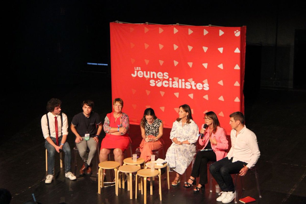 Merci à @claudia_rouaux, <a href="/HdeComarmond/">Hélène de Comarmond</a>, <a href="/ThiebautWeber/">Thiébaut Weber</a> et <a href="/RoyalSegolene/">Ségolène Royal</a> pour leur venue sur le #CampusJS de #Blois cet après-midi, à l’occasion de notre controverse sur l’écologie. Les JS sont prêts à porter les ruptures nécessaires pour construire le monde de demain.