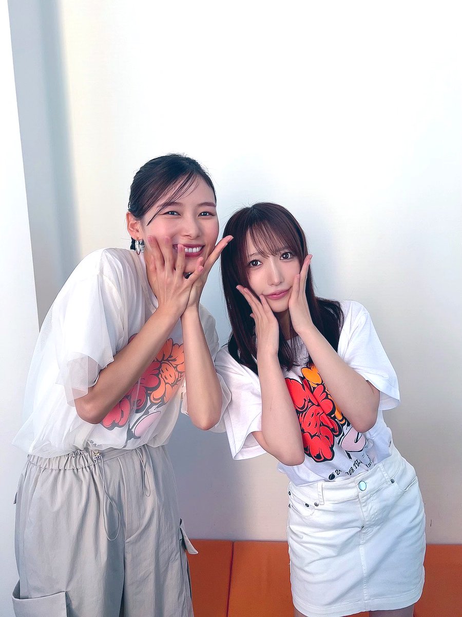 上田と女が吠える夜
いつも緊張して声小さなるけど
女子校みたいで本当に大好きなの…
女子校は経験した事ないけど🏫笑

いつも優しい声を掛けてくれて
愛猫ミアの事まで気にかけてくれる
ウイカさん👼🏻💓

久々の朝日奈央ちゃん👼🏻
一緒になれて嬉し過ぎた💓

初めましてだけど
先生みたいに褒めてくれて涙
優しく接してくれた矢口真里さん👼🏻💓

そして久々の
丸山桂里奈さんから頂いた差し入れ👼🏻
詩人過ぎる大好き…💓
#24時間テレビ 
#上田と女が朝まで吠える夜
#上田と女が吠える夜
#ファーストサマーウイカ さん
#朝日奈央 しゃん
#矢口真里 さん
#丸山桂里奈 さん