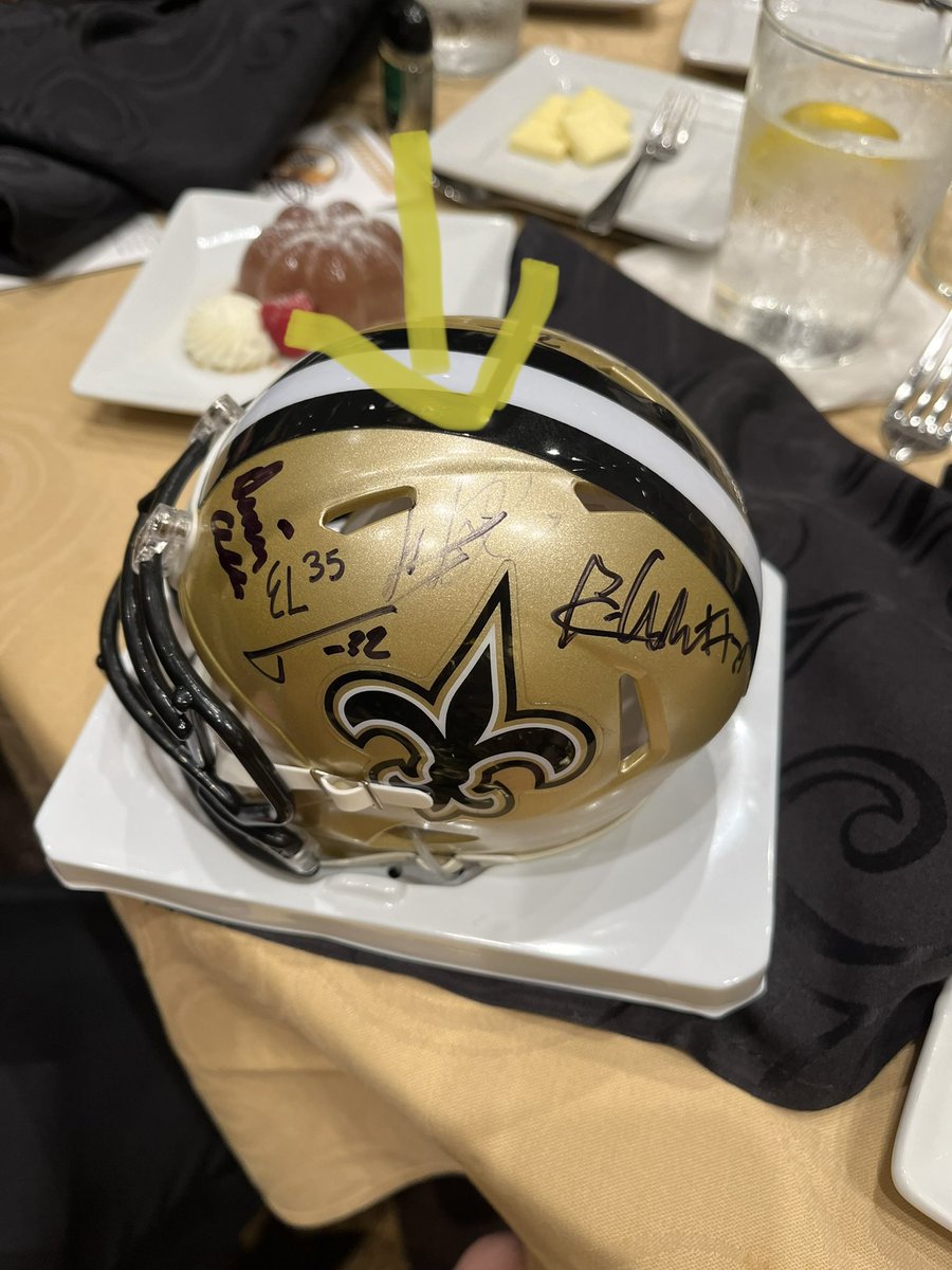 HelanaAllemand's tweet photo. Not my husband’s Sharpie running out on @derekcarrqb signature 😫 But i appreciate the signature for my birthday 🥳 we have nice guys on this team @Saints 🖤💛⚜️ https://t.co/GSEKC9TSiq