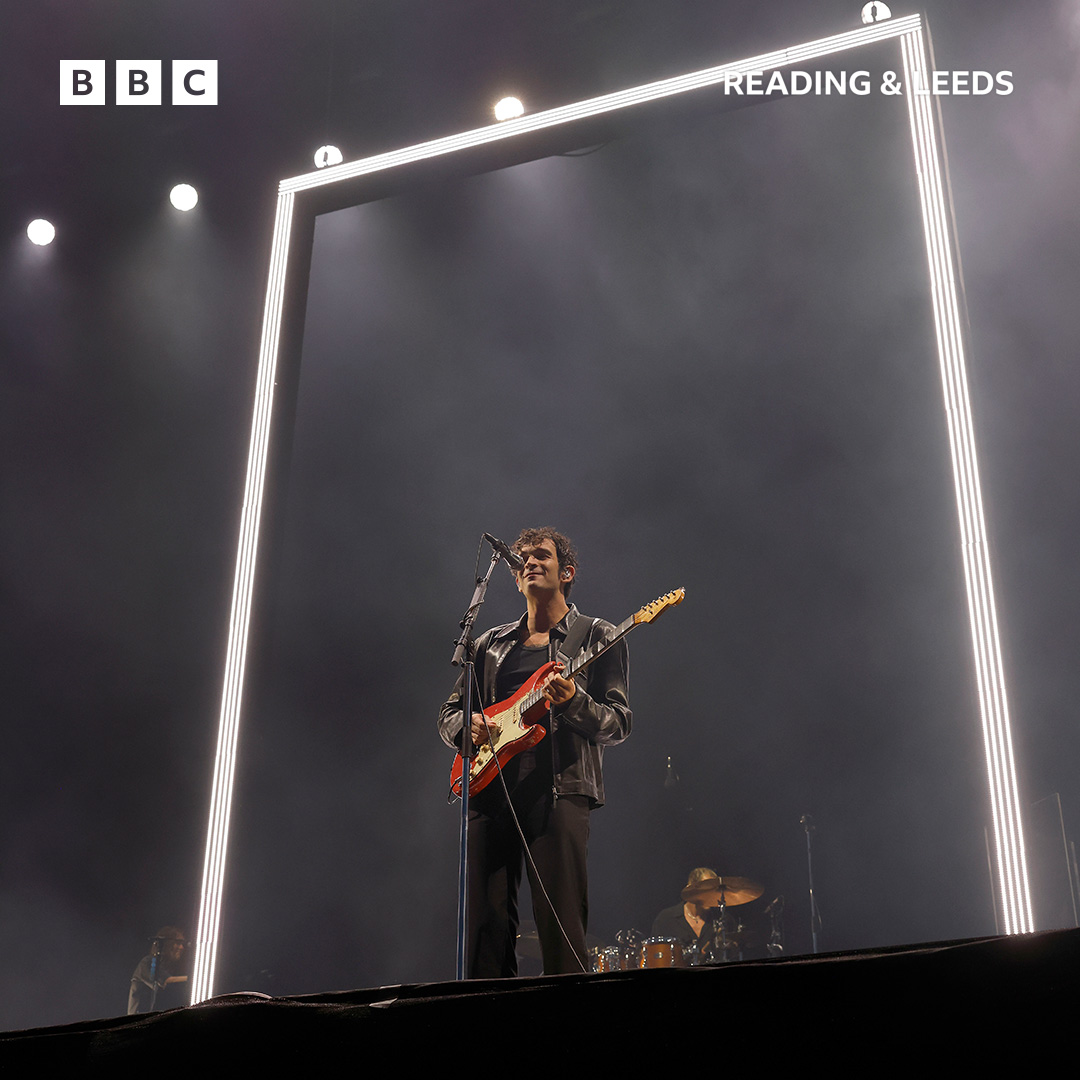 BBCR1's tweet photo. ...and suddenly it was 2013 again 🖤

watch @the1975 play their debut album in full on @BBCiPlayer or listen on @BBCSounds 🤍 https://t.co/aoZSAL1vx5