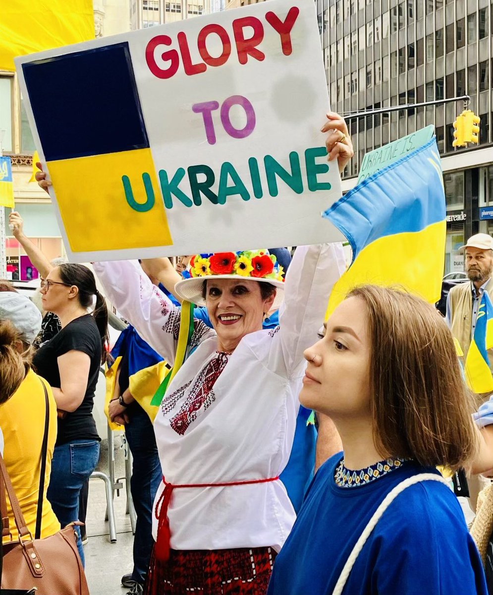 Glory to Ukraine! These are the strongest words to express your support wherever you are! Thank you, mom 💙💛