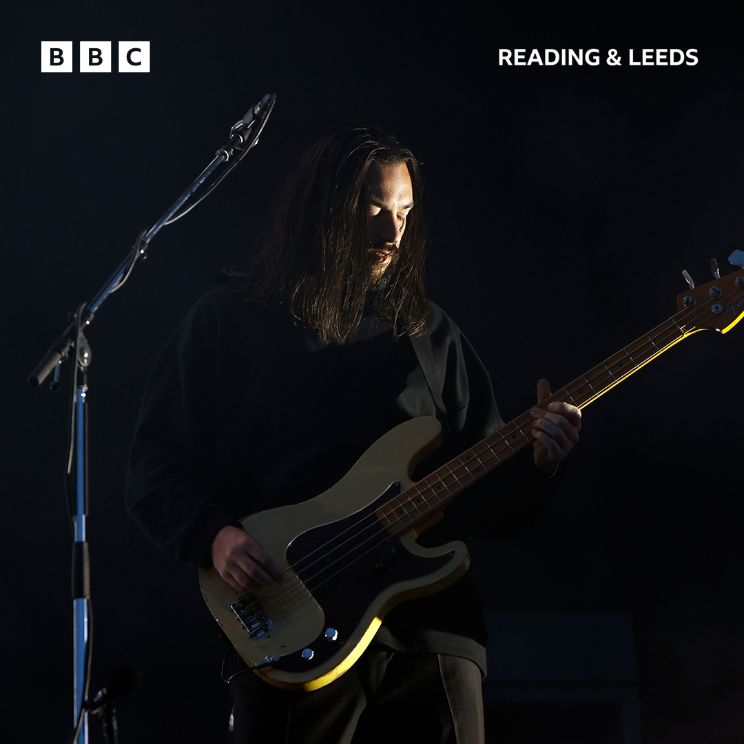 BBCR1's tweet photo. ...and suddenly it was 2013 again 🖤

watch @the1975 play their debut album in full on @BBCiPlayer or listen on @BBCSounds 🤍 https://t.co/aoZSAL1vx5