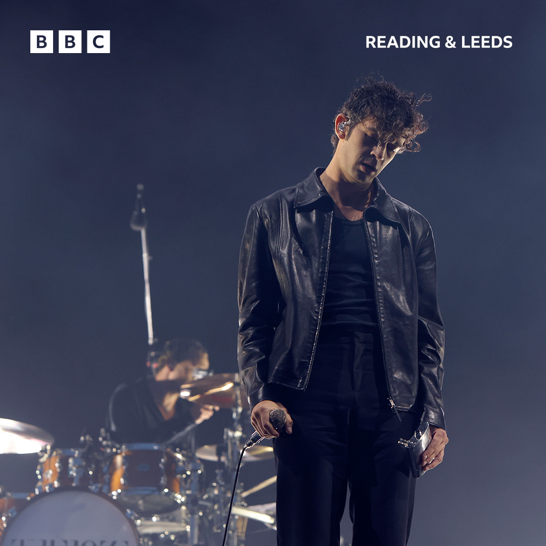 BBCR1's tweet photo. ...and suddenly it was 2013 again 🖤

watch @the1975 play their debut album in full on @BBCiPlayer or listen on @BBCSounds 🤍 https://t.co/aoZSAL1vx5