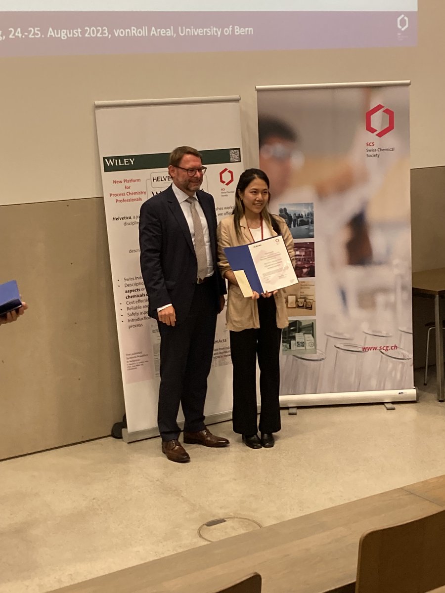 Congratulations to Tzu-Chin Chang Chien who won a runner-up best presentation award at #SCSFallMeeting for her excellent talk on understanding electrified interfaces! So proud!