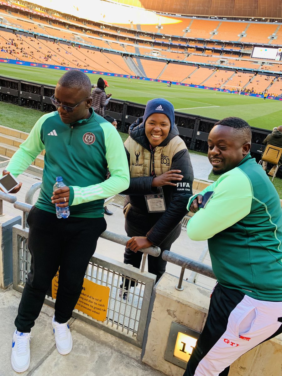 ZakesSigwele's tweet photo. Motho ke motho ka batho!! Leihlo la sechaba @snap_vino https://t.co/82XkrrxrLD