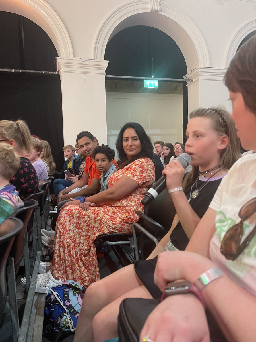 craigmilneDHT's tweet photo. Great day @edintfest to meet @BooksandChokers . Girls thrilled to meet Elle again. Finished the day with some Moo Pie Gelato. 2 very happy girls ❤️ https://t.co/1quRxgJhDr