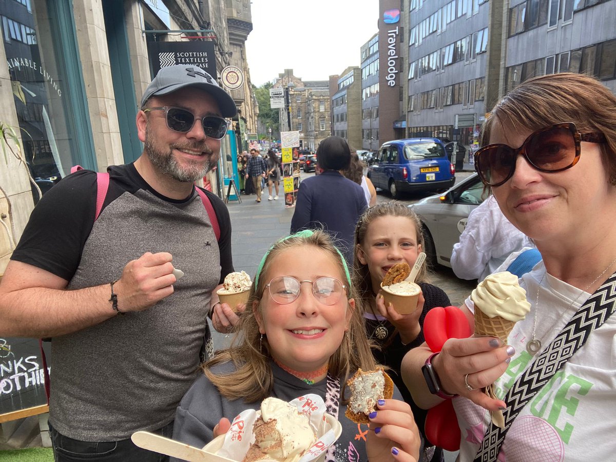 craigmilneDHT's tweet photo. Great day @edintfest to meet @BooksandChokers . Girls thrilled to meet Elle again. Finished the day with some Moo Pie Gelato. 2 very happy girls ❤️ https://t.co/1quRxgJhDr