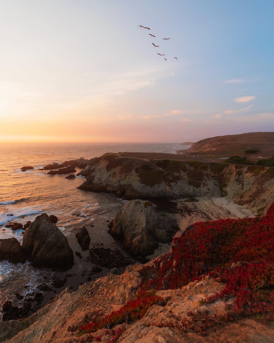 glennleerob's tweet photo. The California coast 🌅 https://t.co/lfIZbhylqS