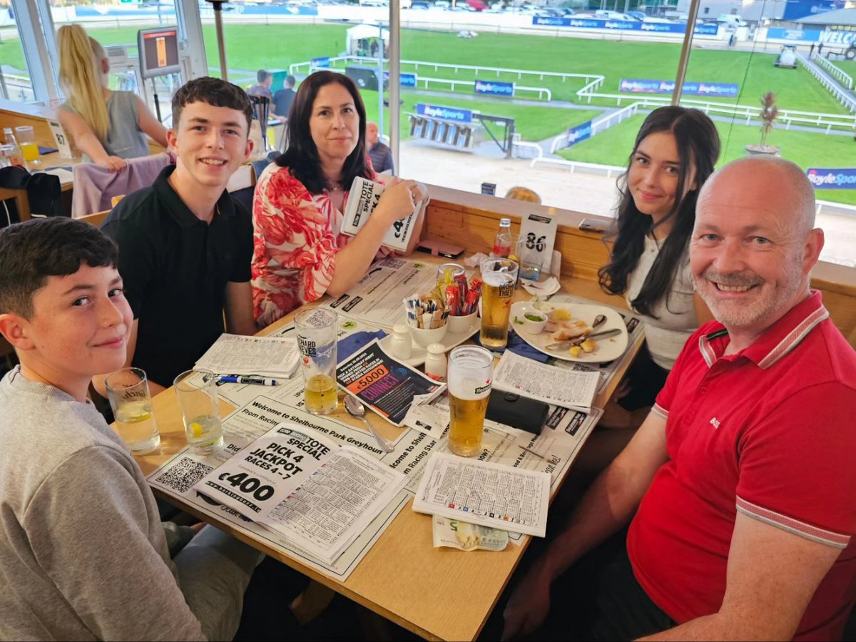 shelbournepark's tweet photo. π½ Dinner is served...with a side of racing action!
Enjoying dinner and racing tonight at the Boylesports Irish Greyhound Derby Semi-Finals in Shelbourne Park
#BoyleSportsIGD #GoGreyhoundRacing #ThisRunsDeep #AtTheDogs #ShelbournePark #Dublin https://t.co/4E4puEI3bf