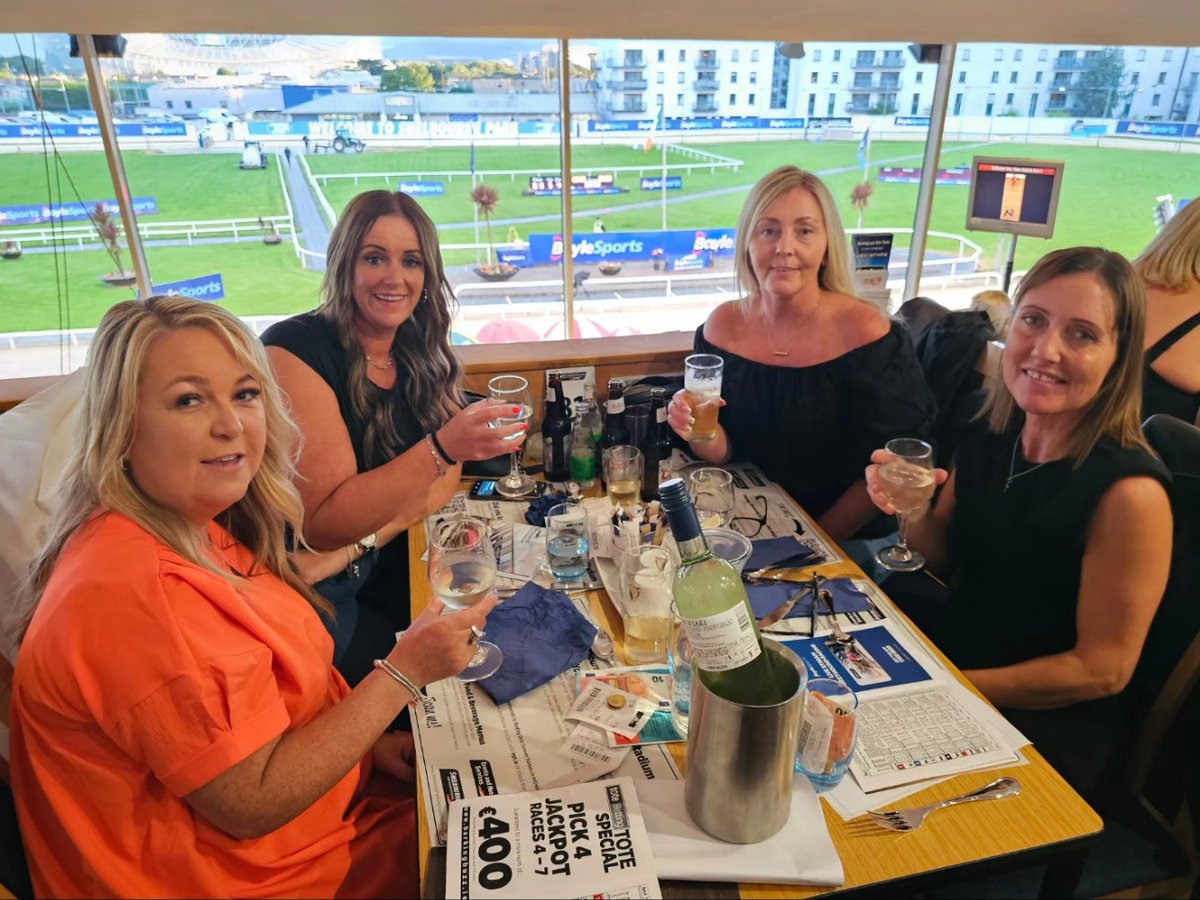 shelbournepark's tweet photo. π½ Dinner is served...with a side of racing action!
Enjoying dinner and racing tonight at the Boylesports Irish Greyhound Derby Semi-Finals in Shelbourne Park
#BoyleSportsIGD #GoGreyhoundRacing #ThisRunsDeep #AtTheDogs #ShelbournePark #Dublin https://t.co/4E4puEI3bf