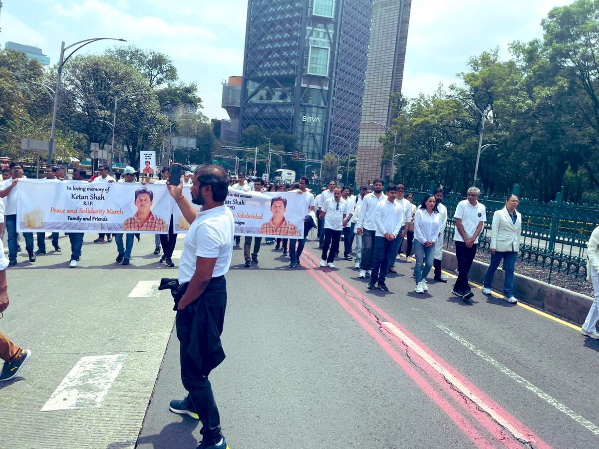 India in México tweet media