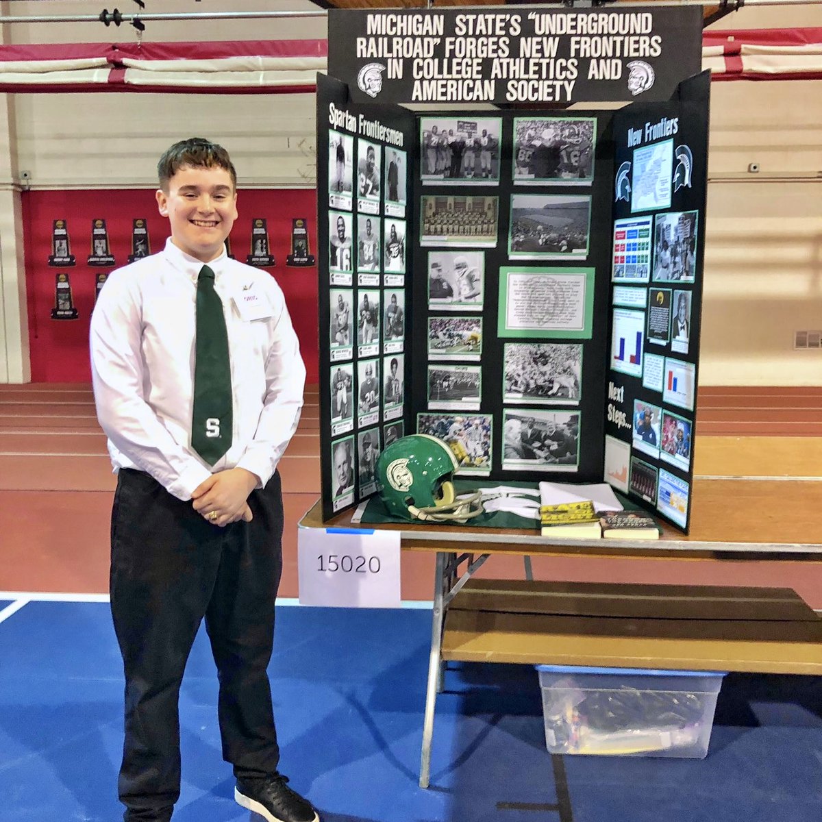 Shanny4055's tweet photo. Listen to middle-school student Fraser Hartnell discuss his award-winning history report from the Pro Football Hall of Fame Fraser on @drivewithjack. Thx, Fraser for helping educate public on Duffy's teams as true leaders of college football integration.
https://t.co/RTvZboJ81n https://t.co/eTsVo2yMuQ
