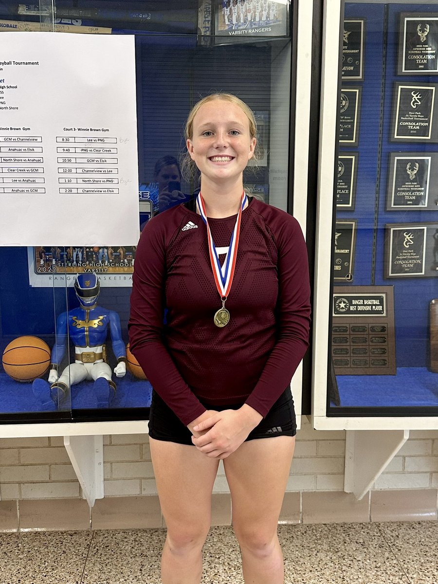 All Tournament Player, Tara Archibald!!! Tara has no problem sacrificing her body to keep the ball in play. Her hustle and leadership has been amazing! Congratulations! 🏐 #LadyGanders