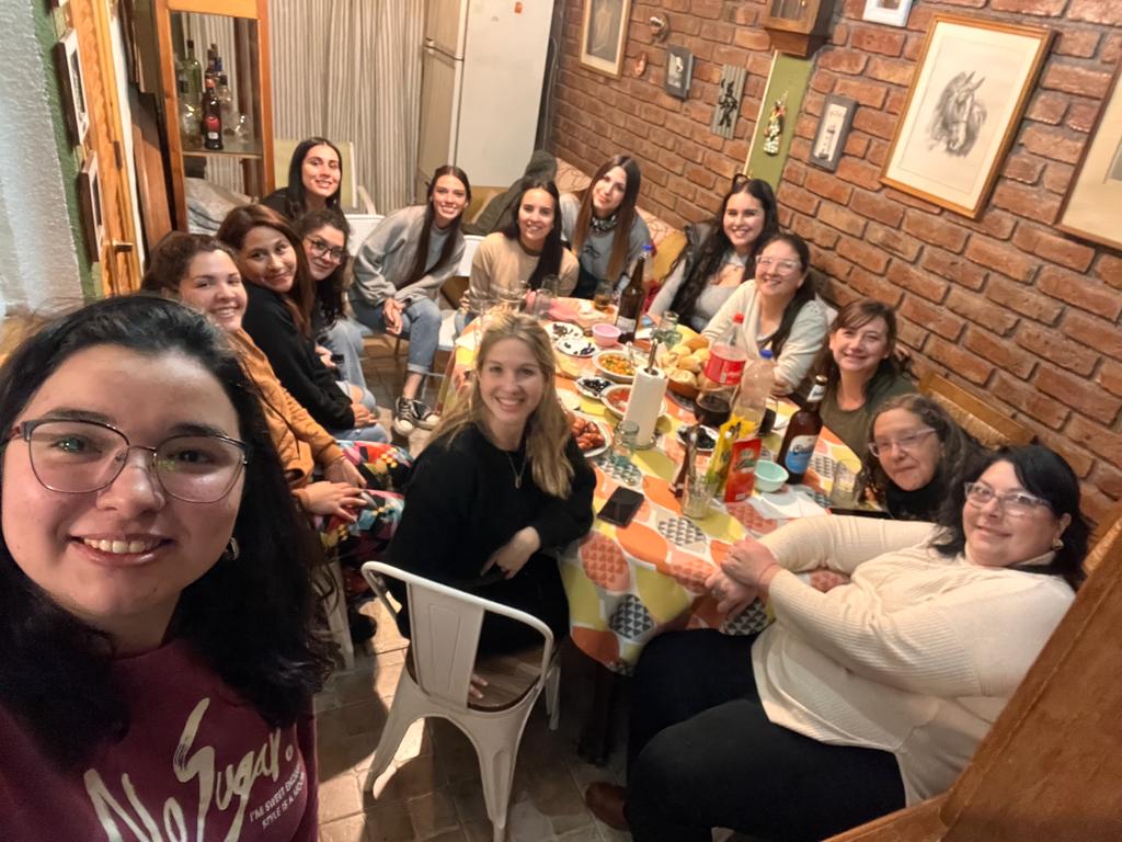 GaunaMaqui's tweet photo. Faltan 3 meses y nos recibimos 💜🙌
Gracias a todo el equipo de residencia,son increíbles. ✨️🙌 https://t.co/CQ6hWpNZKM